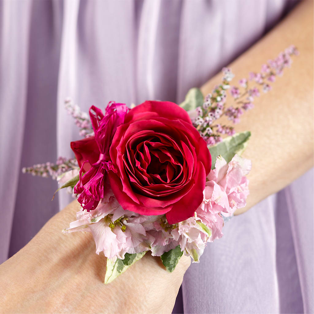 Rose Charm Corsage – MOM'S FLOWERS, Springfield OH