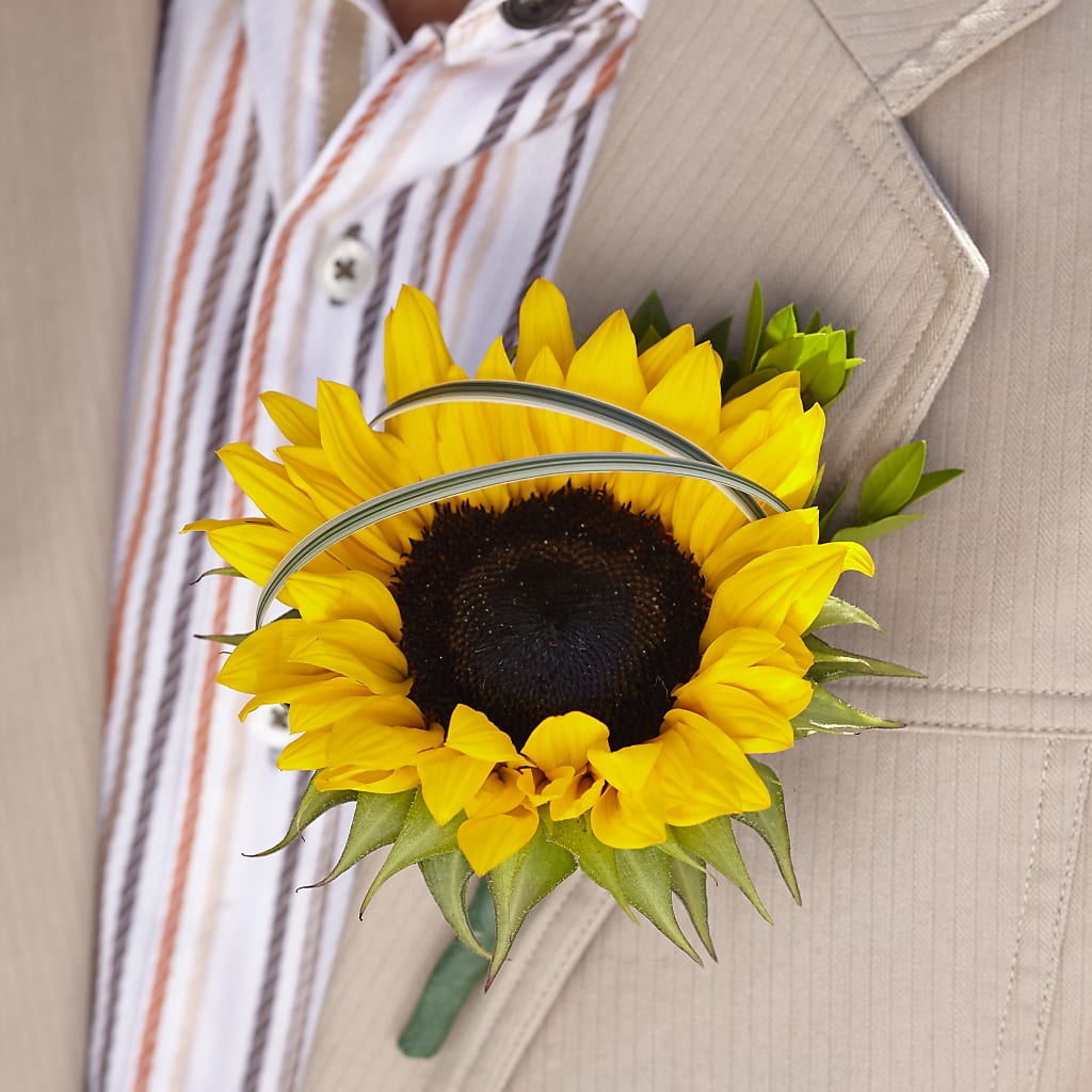 Free Spirit Boutonniere – MOM'S FLOWERS, Springfield OH