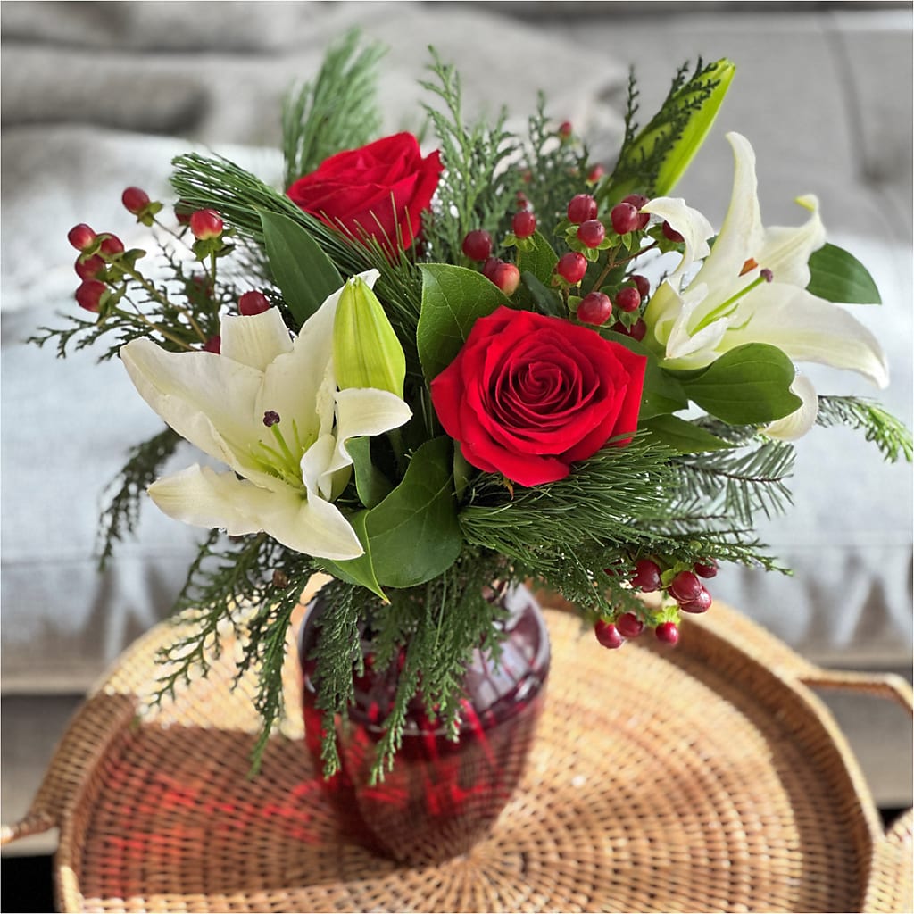 Evergreen Delight Bouquet – MOM'S FLOWERS, Springfield OH